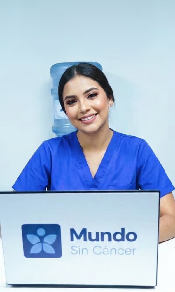 Dr. Cabala con su equipo