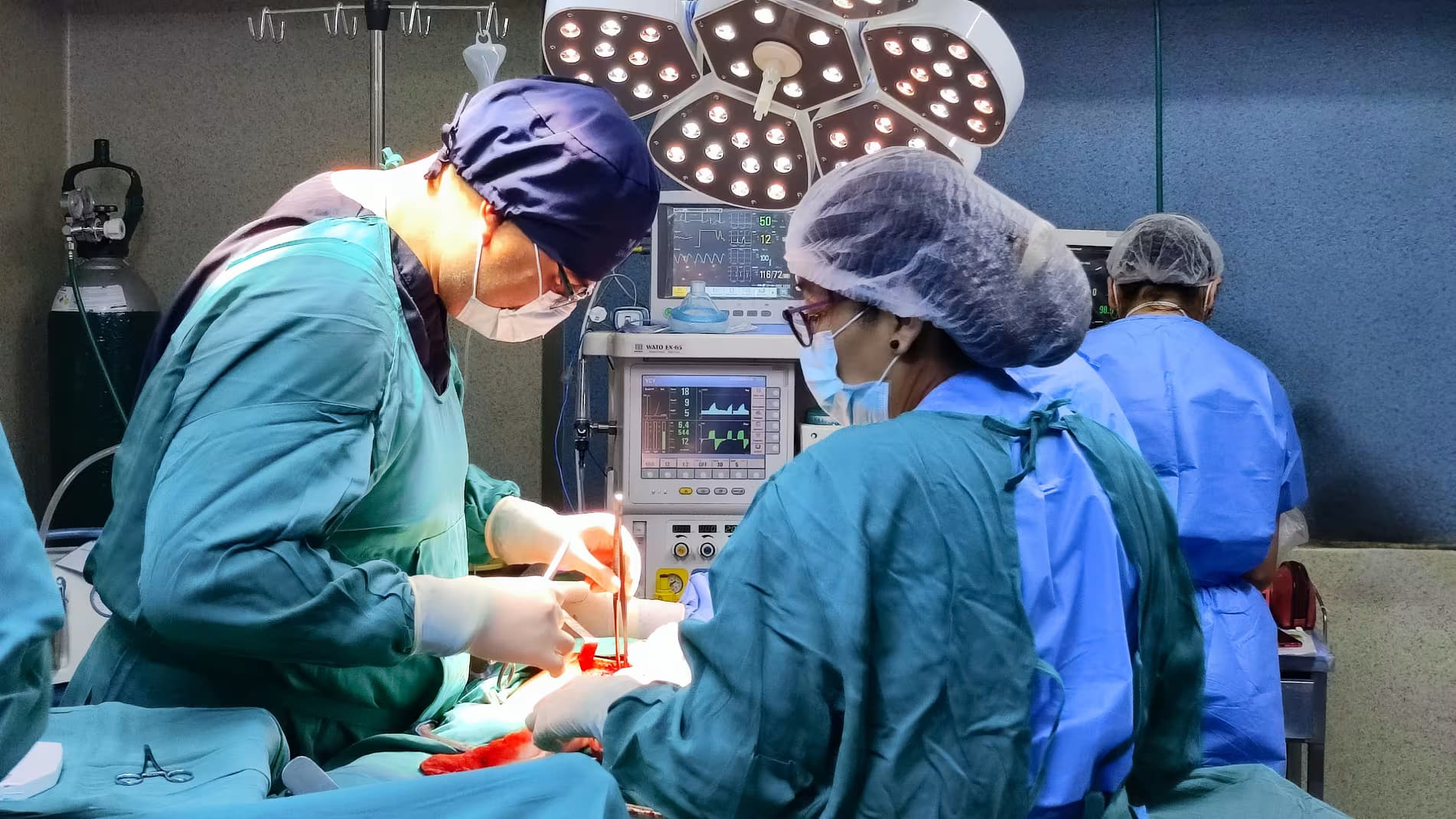 Dr. José Cabala operando
